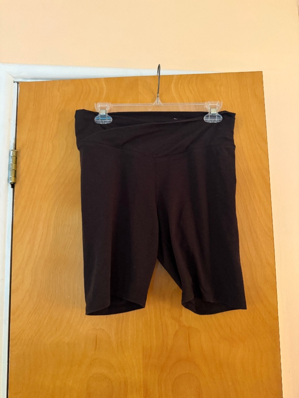 Old Navy Extra High Rise V-Crossover Biker Shorts, Size L